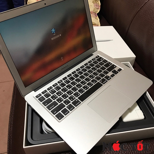 Macbook Air 2017 13inch Core i5 / Ram 8GB / SSD 512GB