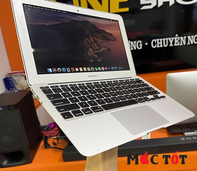 Apple Macbook Air MD711 - Core i5/4GB/128GB mới, hàng chính hãng